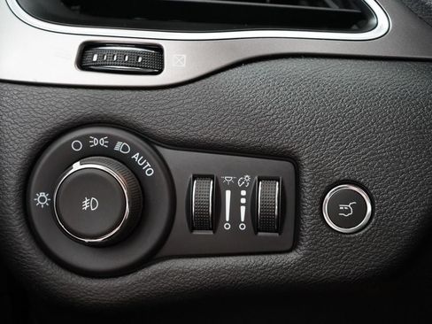 Used 2022 Jeep Cherokee Latitude Lux AWD/4WD image 19