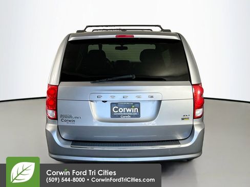 Used 2017 Dodge Grand Caravan SXT FWD image 14