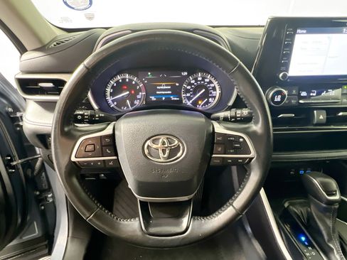 Used 2022 Toyota Highlander XLE image 17