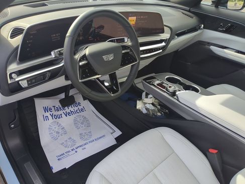 Certified 2024 Cadillac Lyriq Luxury AWD/4WD image 9