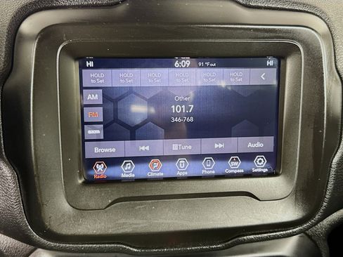 Used 2019 Jeep Renegade Sport w/ UConnect 7.0 Group AWD/4WD image 17