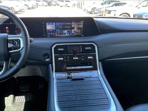 Used 2025 Nissan Armada SV image 9