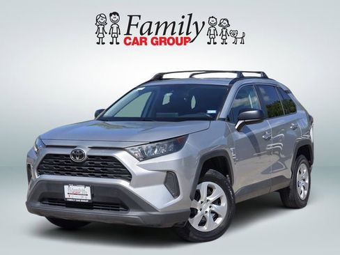 Used 2020 Toyota RAV4 LE image 1