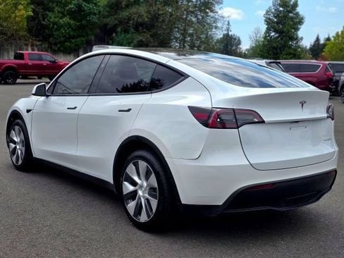 Used 2023 Tesla Model Y Long Range AWD/4WD image 6