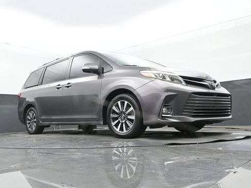 Used 2019 Toyota Sienna Limited FWD image 24