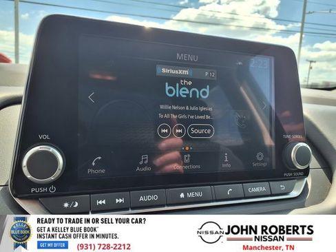 Used 2025 Nissan Rogue SV AWD/4WD image 6