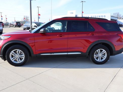 Used 2022 Ford Explorer XLT w/ Equipment Group 202A image 9