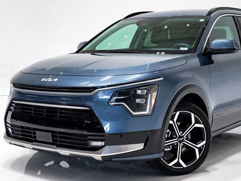 Certified 2024 Kia Niro SX Touring FWD image 2