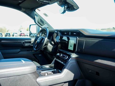 Used 2025 GMC Sierra 2500 AT4 w/ AT4 Premium Plus Package AWD/4WD image 14