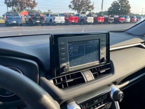Used 2022 Toyota RAV4 LE AWD/4WD image 19