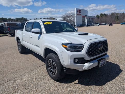 Used 2023 Toyota Tacoma TRD Sport AWD/4WD image 8