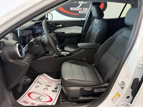 New 2026 Chevrolet Trax LT w/ LT Convenience Package FWD image 11