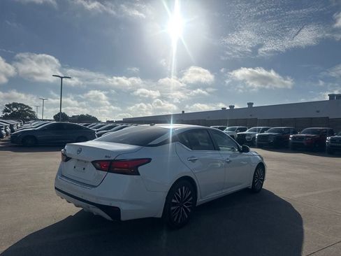 Certified 2023 Nissan Altima 2.5 SV FWD image 18