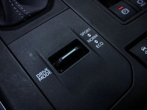 Used 2022 Toyota Highlander XLE image 18