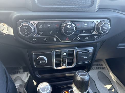 Used 2023 Jeep Wrangler Unlimited Sport AWD/4WD image 24