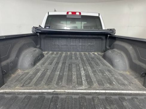 Used 2020 RAM 1500 Classic SLT w/ Luxury Group RWD image 13