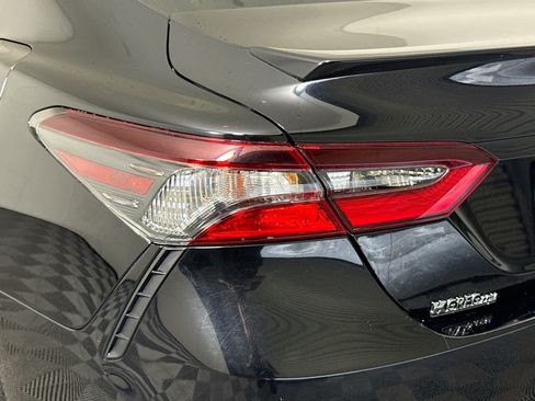 Used 2021 Toyota Camry SE FWD image 34