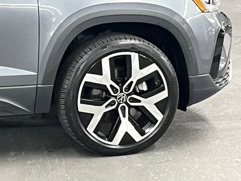 Used 2023 Volkswagen Taos SEL image 39