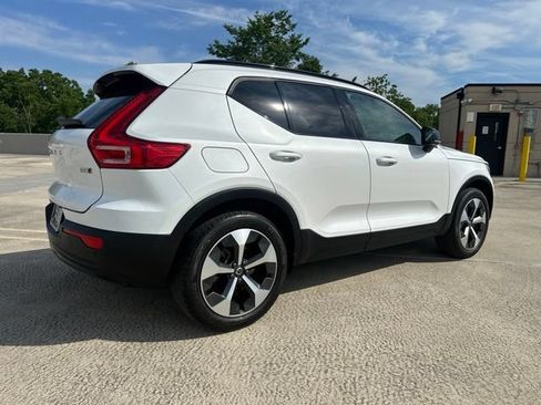 Certified 2024 Volvo XC40 B5 Plus w/ Climate Package AWD/4WD image 9