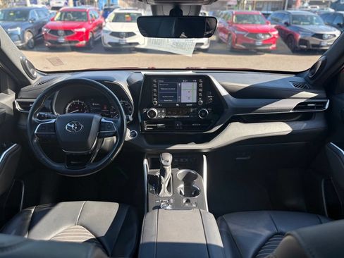 Used 2021 Toyota Highlander XSE AWD/4WD image 26