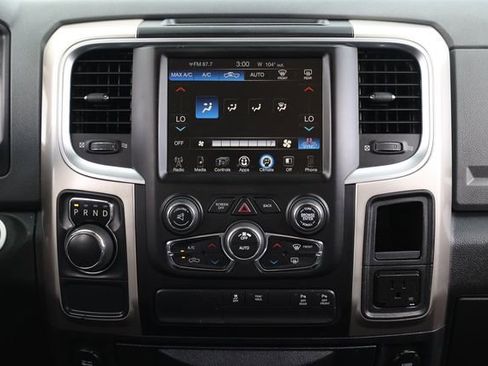 Used 2017 RAM 1500 SLT RWD image 36
