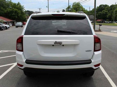 Used 2017 Jeep Compass Latitude FWD image 6
