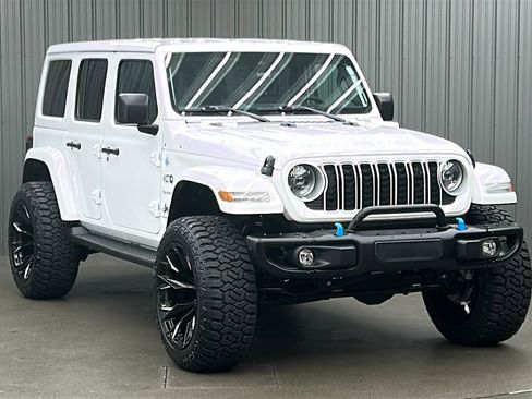 Used 2024 Jeep Wrangler Unlimited Sahara w/ Safety Group image 7