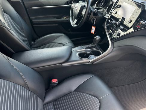 Used 2021 Toyota Camry SE w/ Carpet Mat Package (TMS) FWD image 14