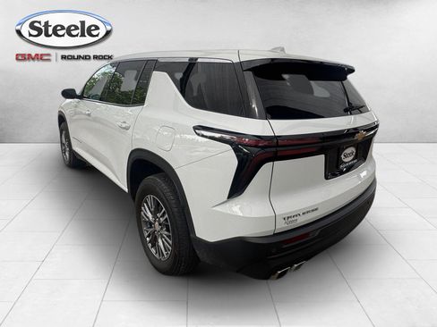 Used 2024 Chevrolet Traverse LS FWD image 3