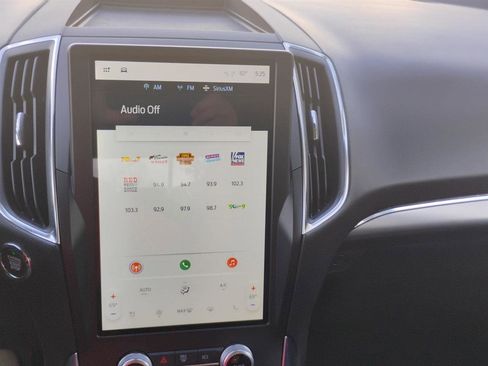 Used 2024 Ford Edge Titanium image 29