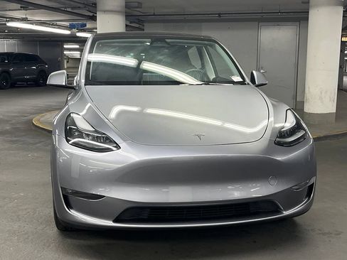 Used 2024 Tesla Model Y Long Range AWD/4WD image 27