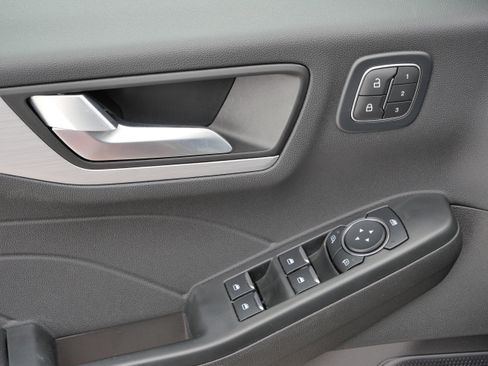 Used 2023 Ford Escape Platinum image 19