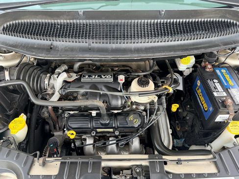 Used 2005 Dodge Caravan SXT FWD image 21