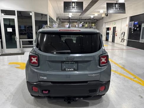 Used 2017 Jeep Renegade Trailhawk AWD/4WD image 8