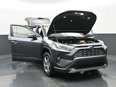 Used 2019 Toyota RAV4 Limited image 45