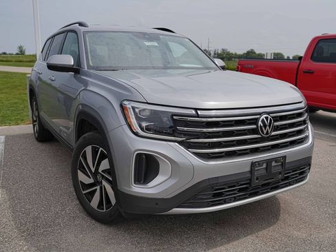 Used 2026 Volkswagen Atlas SE AWD/4WD image 3