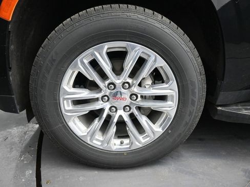 Used 2024 GMC Yukon XL SLT image 15