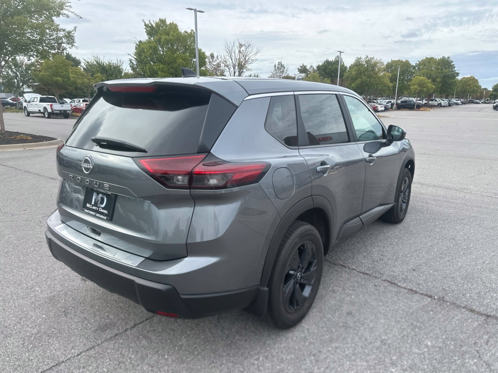 Used 2026 Nissan Rogue SV FWD image 5