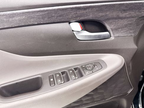 Used 2020 Hyundai Santa Fe SE FWD image 19