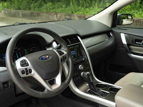 Used 2013 Ford Edge SEL FWD image 16