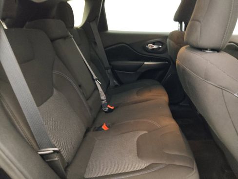 Used 2021 Jeep Cherokee Latitude w/ Mopar Interior Package FWD image 19