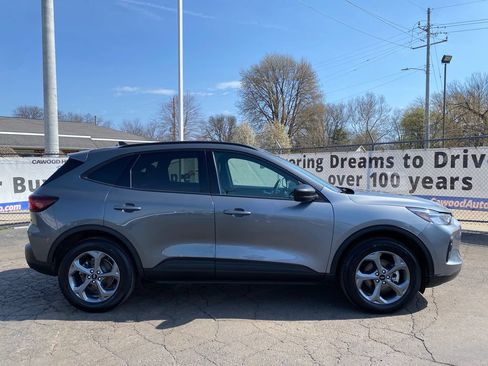 Used 2025 Ford Escape ST-Line Select AWD/4WD image 2
