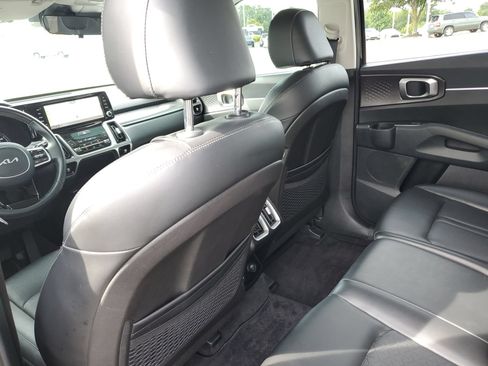 Used 2022 Kia Sorento S FWD image 13
