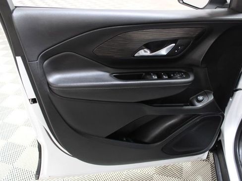 Used 2022 GMC Terrain SLE w/ Driver Convenience Package image 17