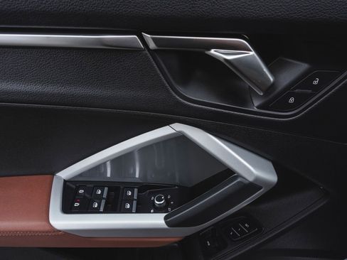 Used 2023 Audi Q3 2.0T Premium w/ Convenience Package image 8