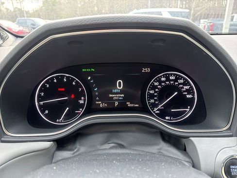 Used 2020 Toyota Avalon Limited image 3