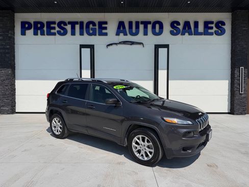 Used 2016 Jeep Cherokee Latitude w/ Cold Weather Group AWD/4WD image 1