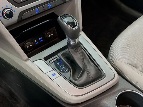 Used 2017 Hyundai Elantra SE FWD image 24