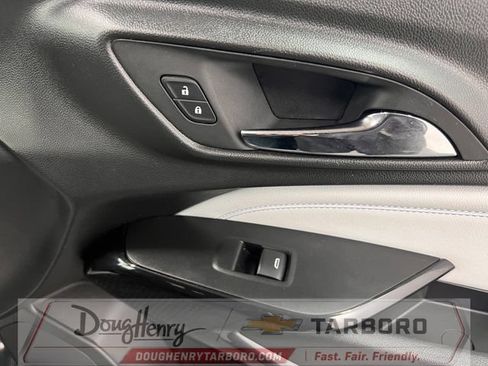 Used 2025 Chevrolet Trax LT FWD image 35