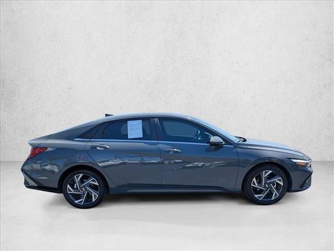 Used 2024 Hyundai Elantra SEL w/ Convenience Package FWD image 4